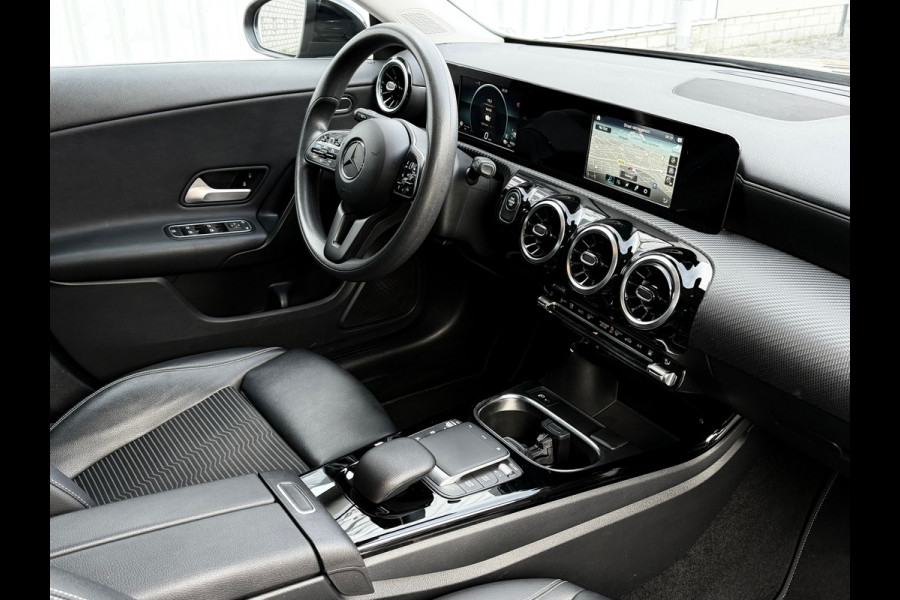 Mercedes-Benz CLA-Klasse Shooting Brake 250 e PHEV 218 Pk | Navigatie | Cruise | Climate | Half leder | 17".