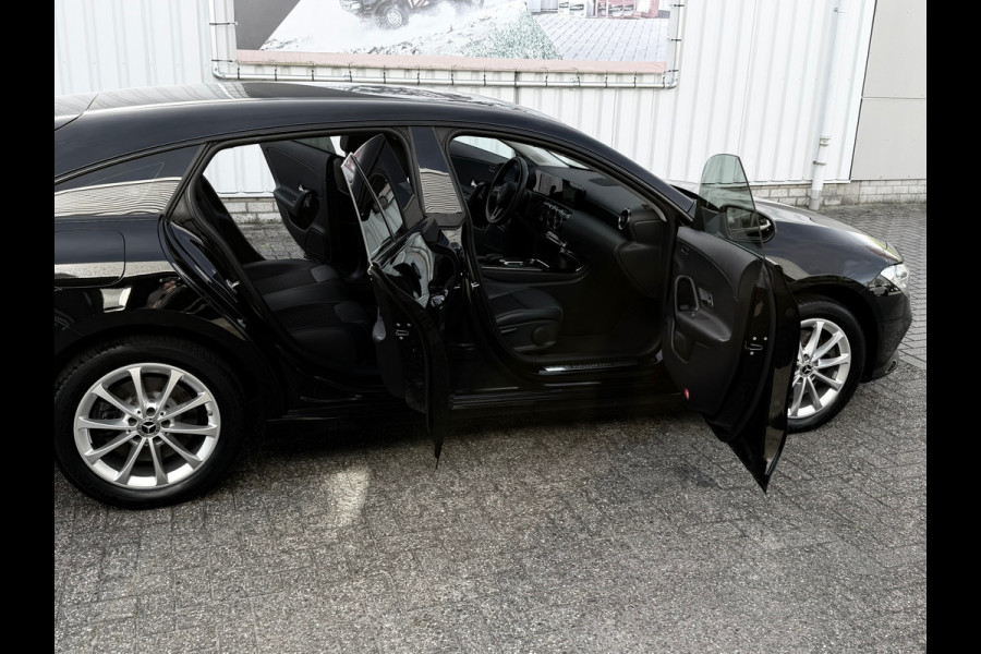 Mercedes-Benz CLA-Klasse Shooting Brake 250 e PHEV 218 Pk | Navigatie | Cruise | Climate | Half leder | 17".