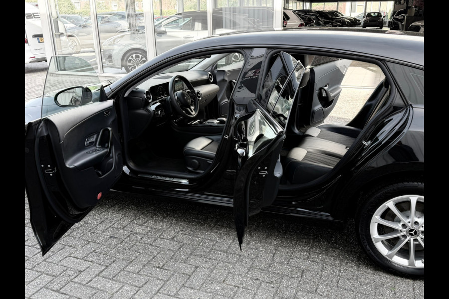Mercedes-Benz CLA-Klasse Shooting Brake 250 e PHEV 218 Pk | Navigatie | Cruise | Climate | Half leder | 17".