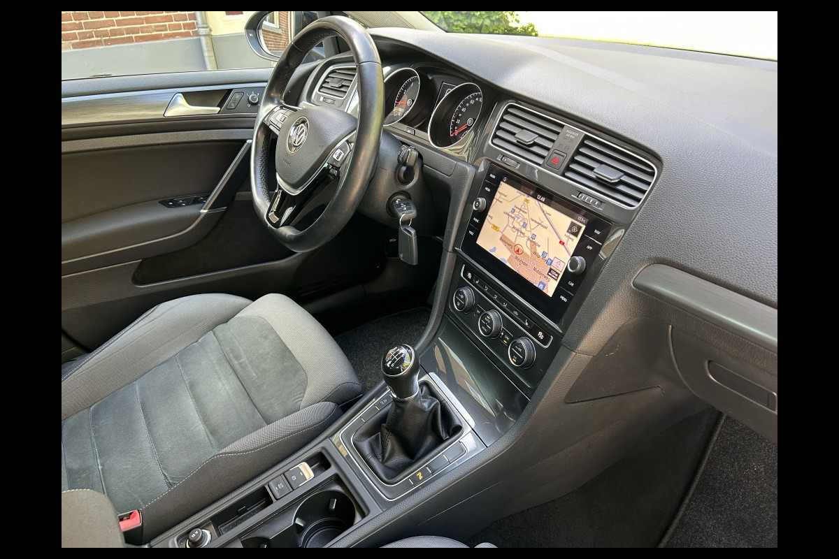 Volkswagen Golf Variant 1.5 TSI 130pk Bns Navi, CarPlay, Trekhaak, Stoelverwarming