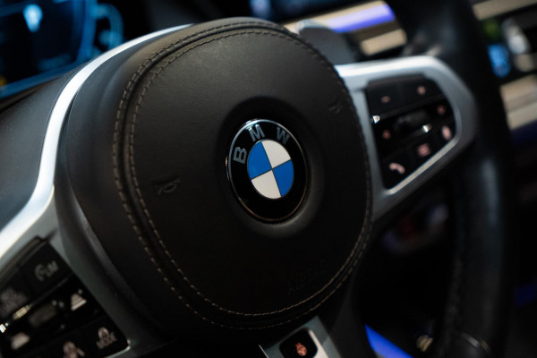 BMW X5 xDrive45e M-SPORT BOMVOL|Skylounge|Massage|TV|H&K|HUD|Pano|22"|Memory|