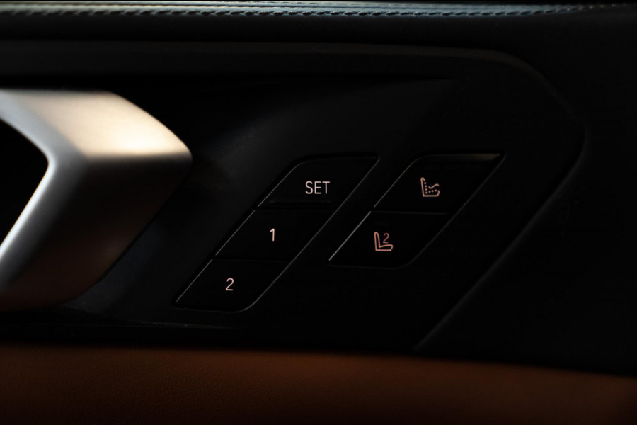BMW X5 xDrive45e M-SPORT BOMVOL|Skylounge|Massage|TV|H&K|HUD|Pano|22"|Memory|