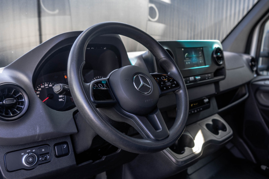 Mercedes-Benz Sprinter 315 CDI | 150 PK | Automaat | Bakwagen met laadklep | Zijdeur | Camera | Cruise | Mbux | Climatronic
