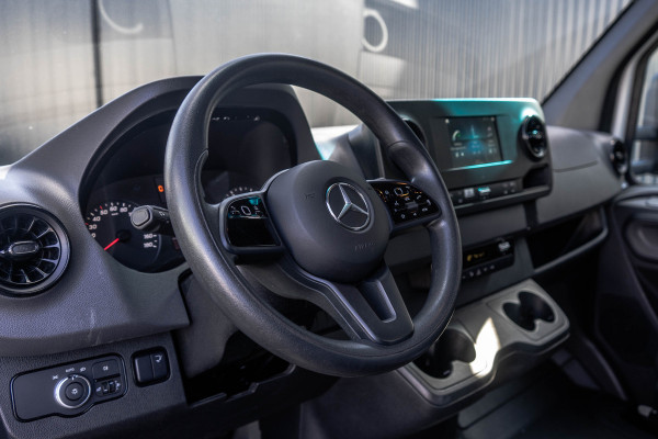 Mercedes-Benz Sprinter 315 CDI | 150 PK | Automaat | Bakwagen met laadklep | Zijdeur | Camera | Cruise | Mbux | Climatronic