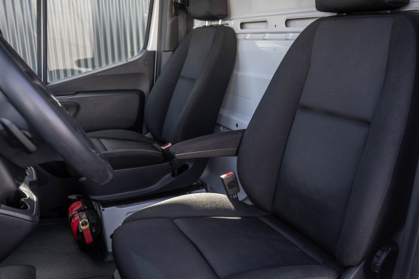Mercedes-Benz Sprinter 315 CDI | 150 PK | Automaat | Bakwagen met laadklep | Zijdeur | Camera | Cruise | Mbux | Climatronic