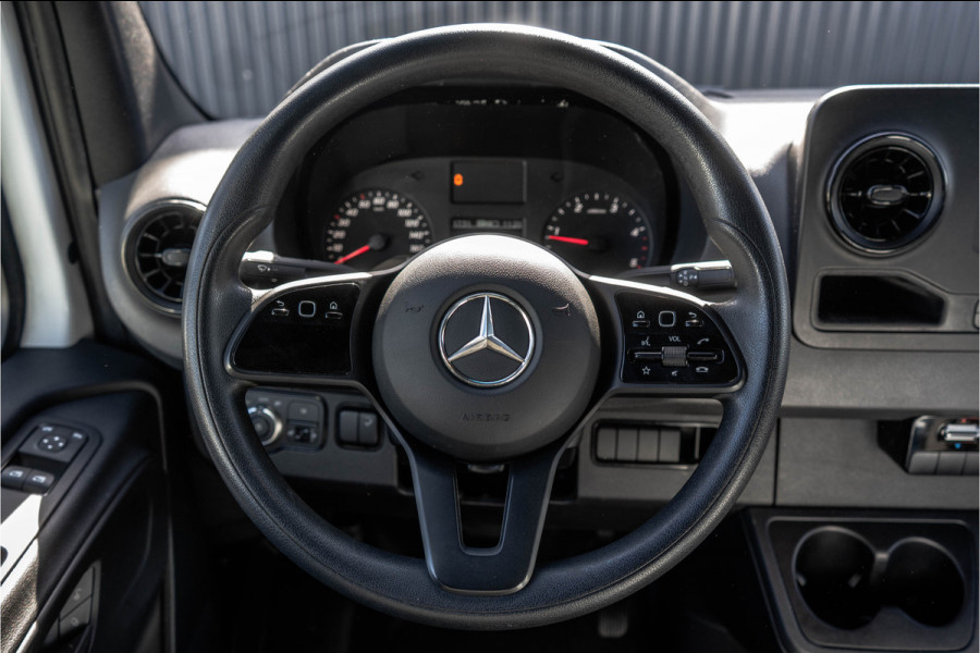 Mercedes-Benz Sprinter 315 CDI | 150 PK | Automaat | Bakwagen met laadklep | Zijdeur | Camera | Cruise | Mbux | Climatronic
