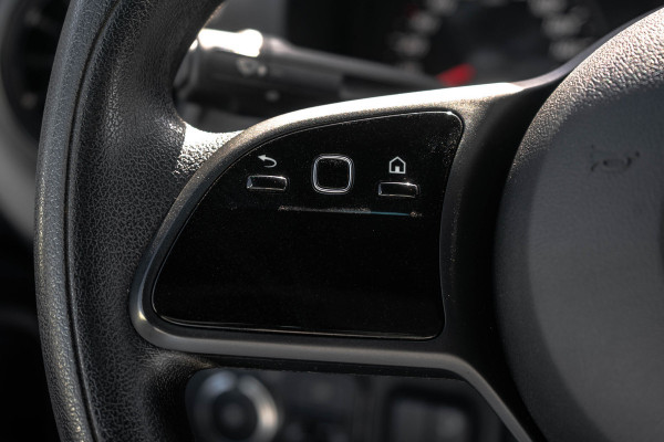 Mercedes-Benz Sprinter 315 CDI | 150 PK | Automaat | Bakwagen met laadklep | Zijdeur | Camera | Cruise | Mbux | Climatronic