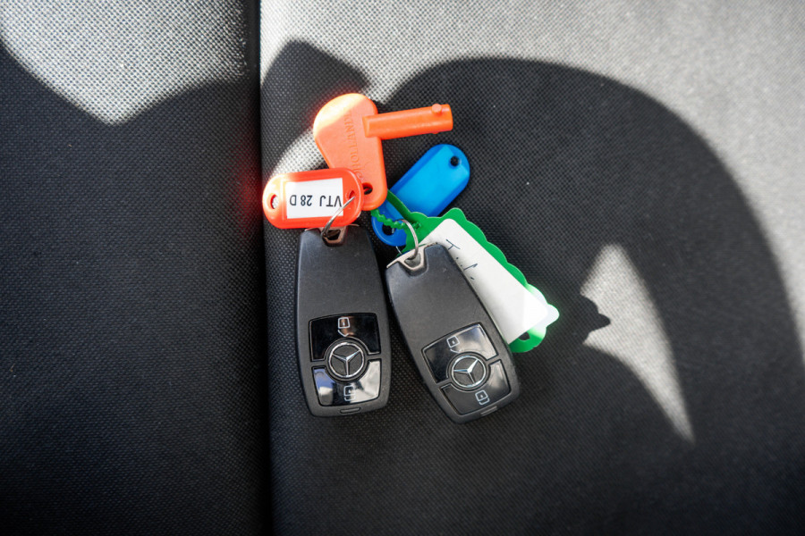 Mercedes-Benz Sprinter 315 CDI | 150 PK | Automaat | Bakwagen met laadklep | Zijdeur | Camera | Cruise | Mbux | Climatronic