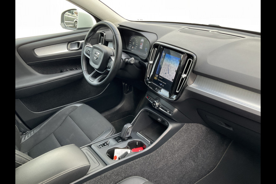 Volvo XC40 1.5 T3 Momentum Pro Panoramadak Hoge zit Trekhaak(tegen meerprijs)
