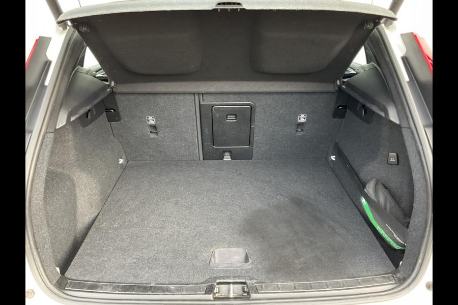 Volvo XC40 1.5 T3 Momentum Pro Panoramadak Hoge zit Trekhaak(tegen meerprijs)