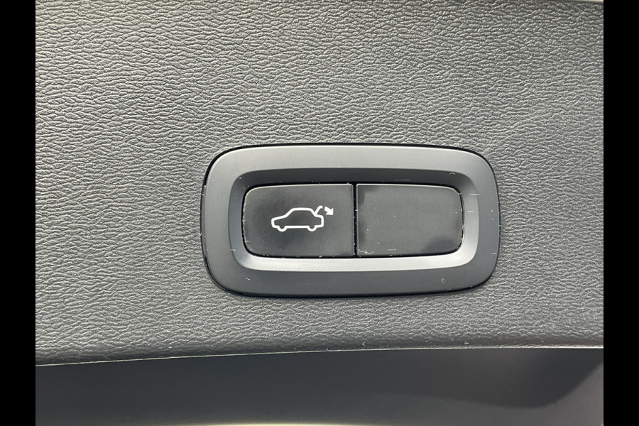 Volvo XC40 1.5 T3 Momentum Pro Panoramadak Hoge zit Trekhaak(tegen meerprijs)