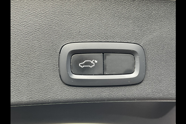 Volvo XC40 1.5 T3 Momentum Pro Panoramadak Hoge zit Trekhaak(tegen meerprijs)