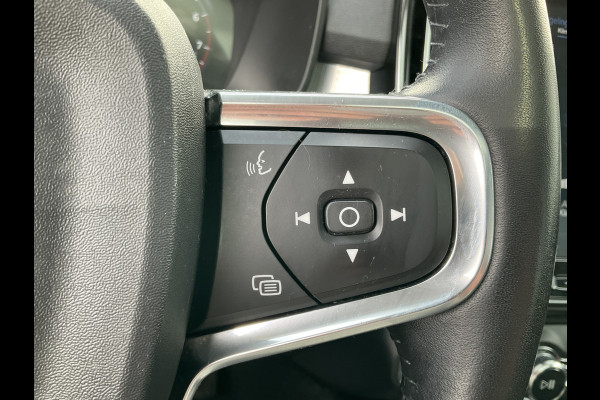 Volvo XC40 1.5 T3 Momentum Pro Panoramadak Hoge zit Trekhaak(tegen meerprijs)