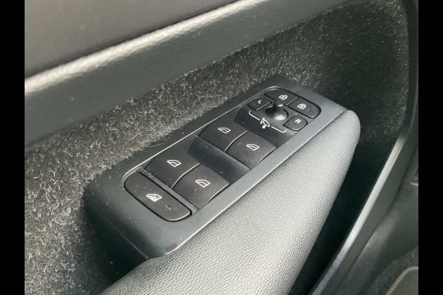 Volvo XC40 1.5 T3 Momentum Pro Panoramadak Hoge zit Trekhaak(tegen meerprijs)