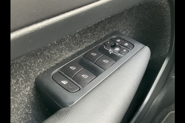 Volvo XC40 1.5 T3 Momentum Pro Panoramadak Hoge zit Trekhaak(tegen meerprijs)