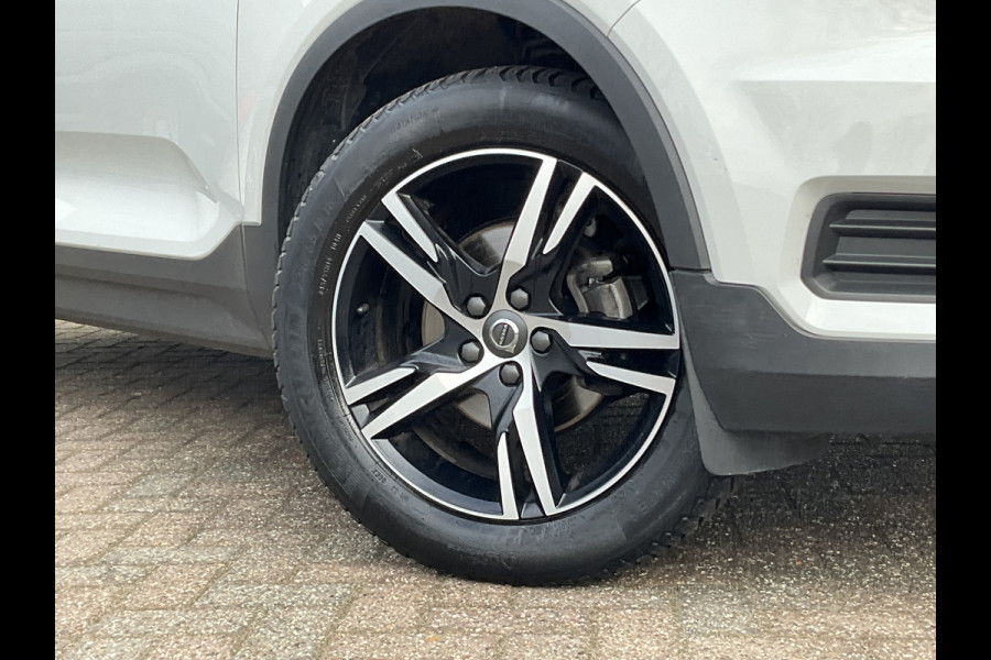 Volvo XC40 1.5 T3 Momentum Pro Panoramadak Hoge zit Trekhaak(tegen meerprijs)