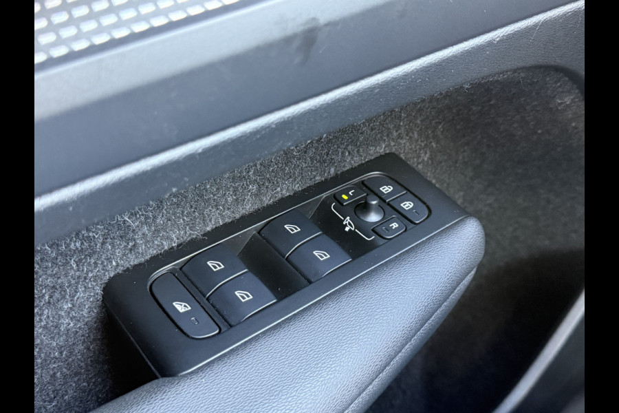 Volvo XC40 1.5 T3 R-Design | Trekhaak | Navi | Camera | LED | 18 inch