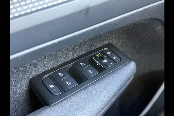 Volvo XC40 1.5 T3 R-Design | Trekhaak | Navi | Camera | LED | 18 inch