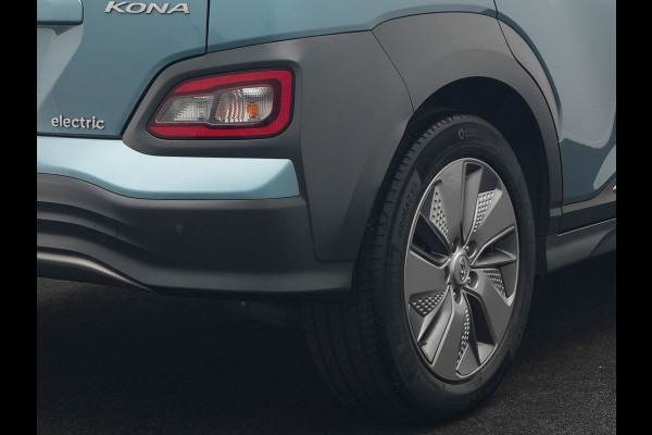 Hyundai Kona EV Fashion 64 kWh 204pk Dealer O.H. | Adaptive Cruise | Camera | Sportstoelen & Stuur Verwarmd | Krell Audio | Keyless | Apple Carplay | Navigatie | DAB |