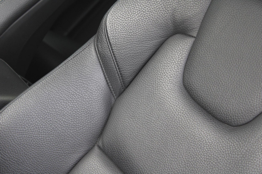Volvo XC60 2.0 B5 Momentum Exclusive | Trekhaak | Stoelverwarming | Adaptive Cruise Control | 360 Camera | Navigatie |