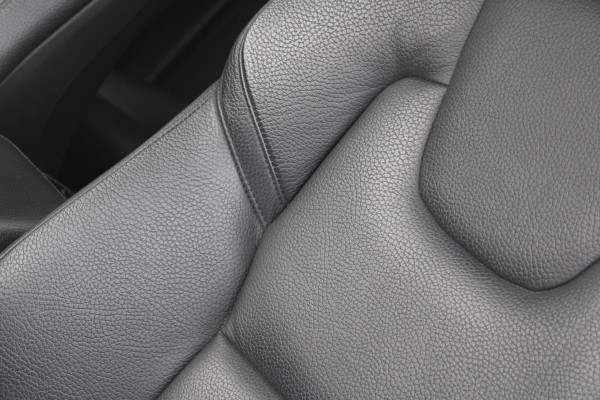 Volvo XC60 2.0 B5 Momentum Exclusive | Trekhaak | Stoelverwarming | Adaptive Cruise Control | 360 Camera | Navigatie |