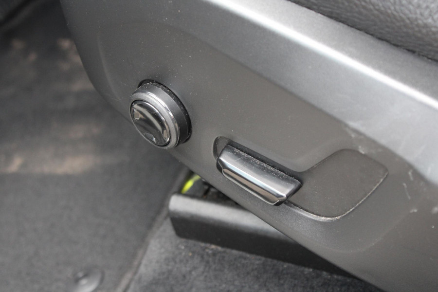 Volvo XC60 2.0 B5 Momentum Exclusive | Trekhaak | Stoelverwarming | Adaptive Cruise Control | 360 Camera | Navigatie |