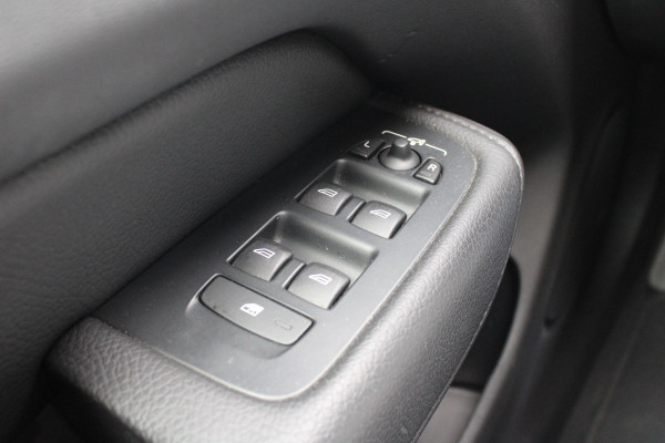 Volvo XC60 2.0 B5 Momentum Exclusive | Trekhaak | Stoelverwarming | Adaptive Cruise Control | 360 Camera | Navigatie |