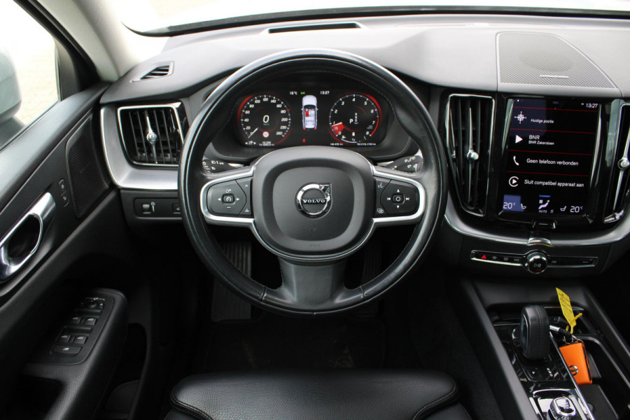 Volvo XC60 2.0 B5 Momentum Exclusive | Trekhaak | Stoelverwarming | Adaptive Cruise Control | 360 Camera | Navigatie |