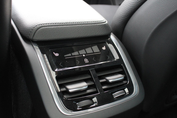 Volvo XC60 2.0 B5 Momentum Exclusive | Trekhaak | Stoelverwarming | Adaptive Cruise Control | 360 Camera | Navigatie |