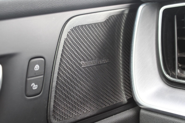 Volvo XC60 2.0 B5 Momentum Exclusive | Trekhaak | Stoelverwarming | Adaptive Cruise Control | 360 Camera | Navigatie |