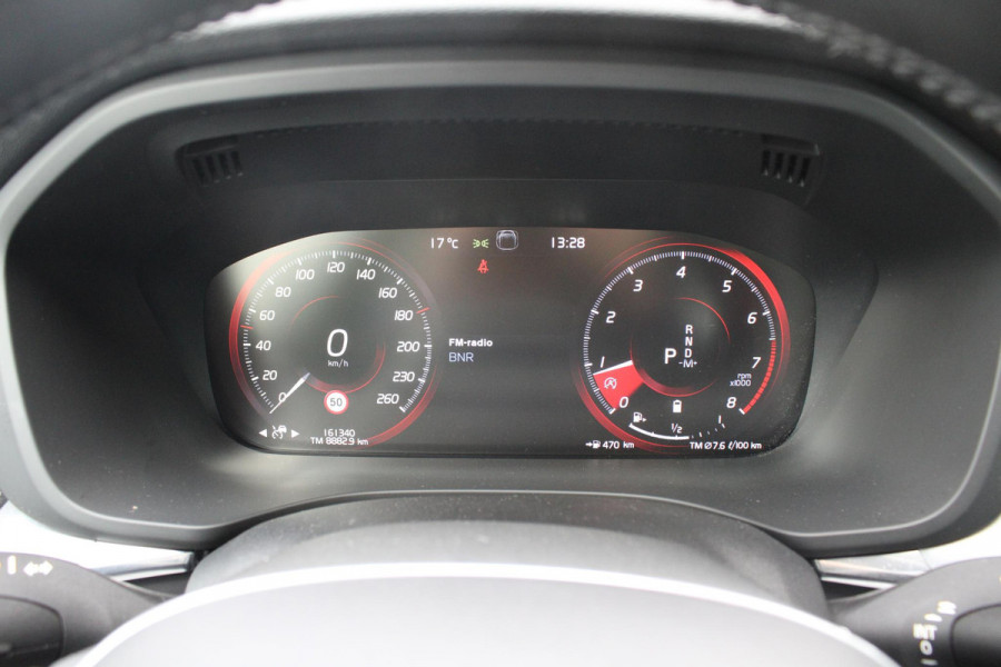 Volvo XC60 2.0 B5 Momentum Exclusive | Trekhaak | Stoelverwarming | Adaptive Cruise Control | 360 Camera | Navigatie |