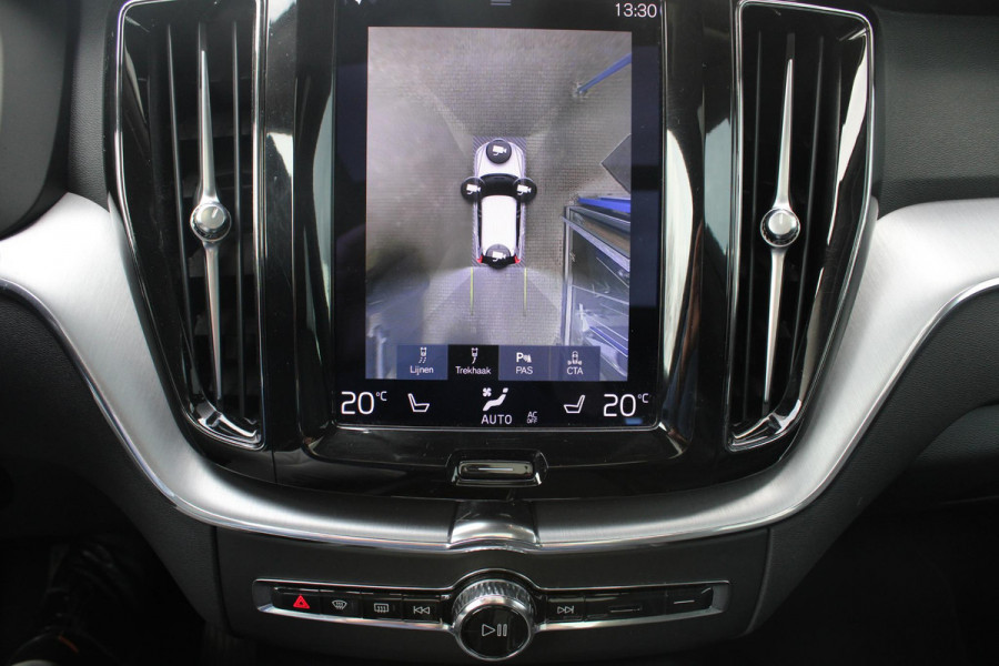 Volvo XC60 2.0 B5 Momentum Exclusive | Trekhaak | Stoelverwarming | Adaptive Cruise Control | 360 Camera | Navigatie |