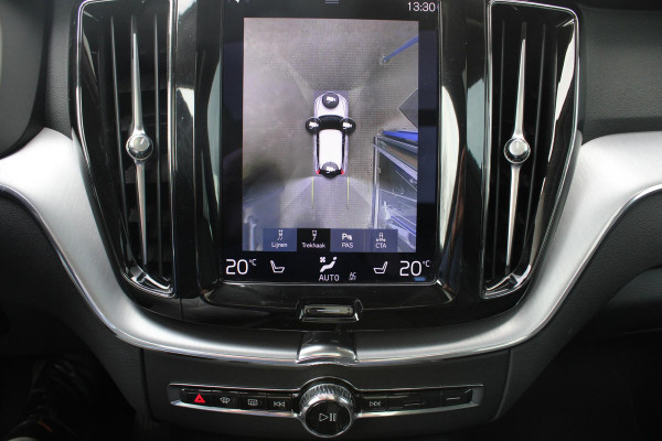 Volvo XC60 2.0 B5 Momentum Exclusive | Trekhaak | Stoelverwarming | Adaptive Cruise Control | 360 Camera | Navigatie |