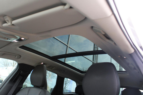 Volvo XC60 2.0 B5 Momentum Exclusive | Trekhaak | Stoelverwarming | Adaptive Cruise Control | 360 Camera | Navigatie |