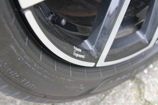 Volvo XC60 2.0 B5 Momentum Exclusive | Trekhaak | Stoelverwarming | Adaptive Cruise Control | 360 Camera | Navigatie |