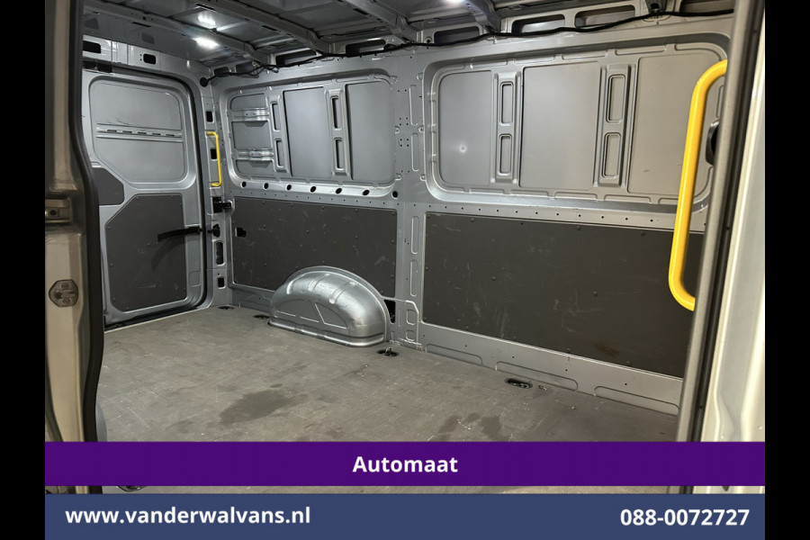 Volkswagen Crafter 2.0 TDI 141pk Automaat L3H2 L2H1 Euro6 Airco | Navigatie | Apple Carplay | Chauffeursstoel Cruisecontrol, Stoelverwarming, 270 Graden achterdeuren, Parkeersensoren, 3000kg trekvermogen