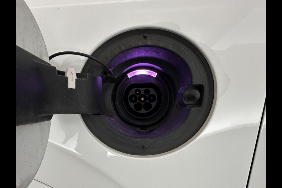 Volvo XC90 2.0 T8 Recharge AWD R-Design Black Pack [ 7-Pers. ] Aut. *PANO | LEATHER-ALCANTARA | FULL-LED | MEMORY-PACK | BOWERS&WILKINS | BLINDSPOT | KEYLESS | DIGI-COCKPIT | NAVI-FULLMAP | PRIVACYGLASS | HEATED-SPORTSEATS | TOWBAR | 22''ALU*