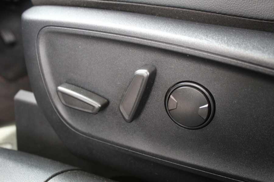 Ford Kuga 2.5 PHEV ST-Line X | Trekhaak | Panoramadak | BLIS | B&O | Navigatie