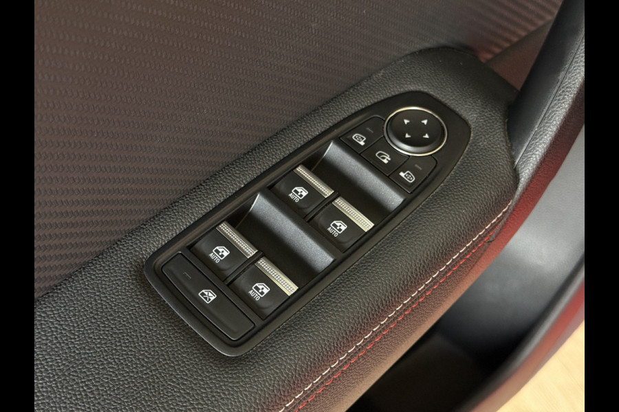 Renault Captur 1.3 TCe 140 R.S. Line | Groot navi | 18" | Camera | Stoelverwarming | 100% Dealer onderhouden!