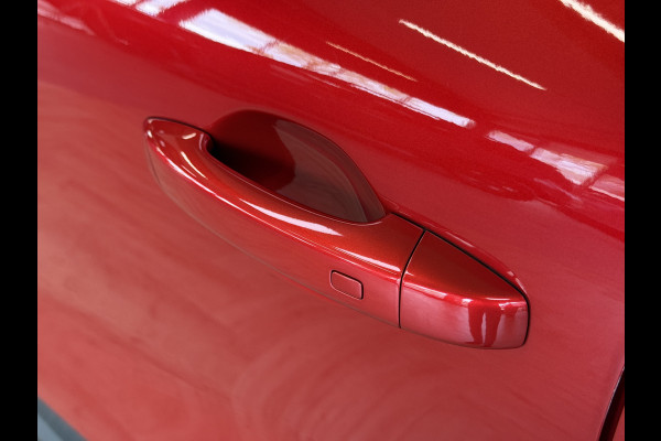 Renault Captur 1.3 TCe 140 R.S. Line | Groot navi | 18" | Camera | Stoelverwarming | 100% Dealer onderhouden!