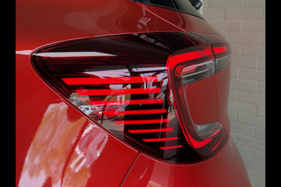 Renault Captur 1.3 TCe 140 R.S. Line | Groot navi | 18" | Camera | Stoelverwarming | 100% Dealer onderhouden!