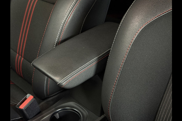 Renault Captur 1.3 TCe 140 R.S. Line | Groot navi | 18" | Camera | Stoelverwarming | 100% Dealer onderhouden!