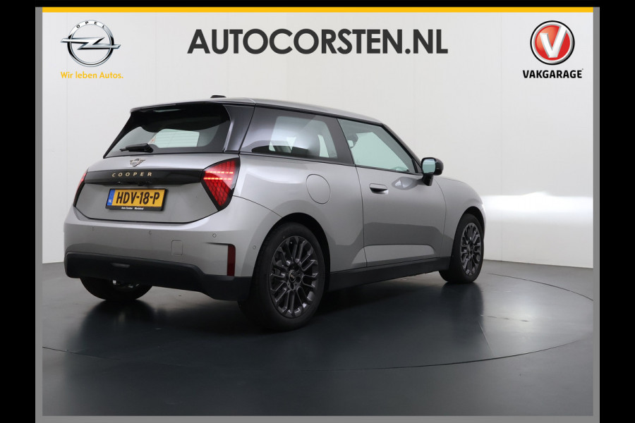 MINI Cooper E 40.7kWh SOH 99% Navi Camera Apple Carplay Android Auto Cruise Control Pdc Lmv DAB Led Regen-Lichtsensor Bluetooth Dodehoek detector Rijstrooksensor WiFi Isofix Origineel Nederlandse Auto Fabrieksgarantie tot 7-2-2028 Accu garantie tot 7-2-2033/160.000km