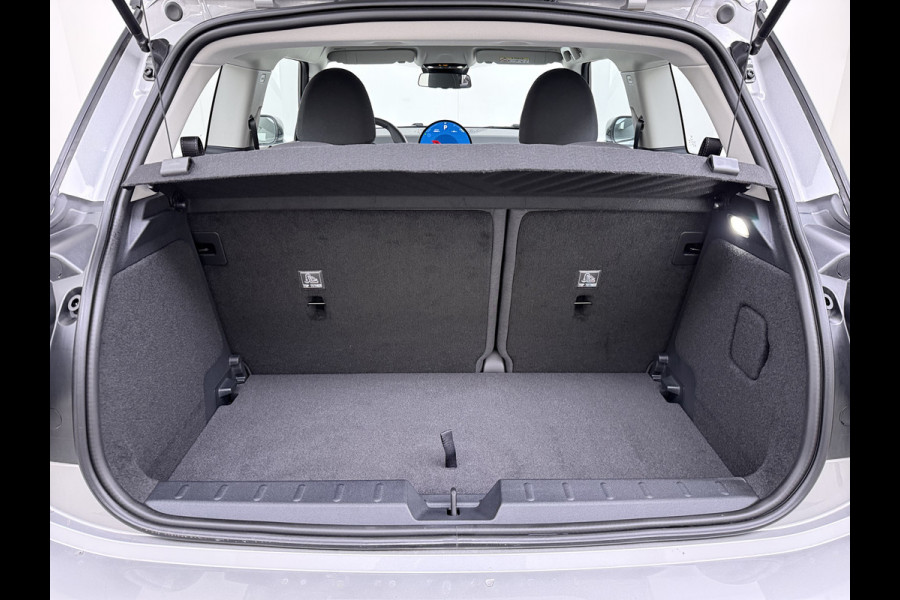 MINI Cooper E 40.7kWh SOH 99% Navi Camera Apple Carplay Android Auto Cruise Control Pdc Lmv DAB Led Regen-Lichtsensor Bluetooth Dodehoek detector Rijstrooksensor WiFi Isofix Origineel Nederlandse Auto Fabrieksgarantie tot 7-2-2028 Accu garantie tot 7-2-2033/160.000km