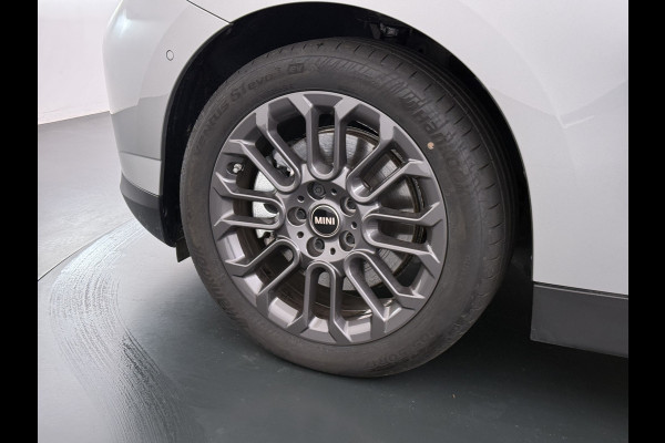 MINI Cooper E 40.7kWh SOH 99% Navi Camera Apple Carplay Android Auto Cruise Control Pdc Lmv DAB Led Regen-Lichtsensor Bluetooth Dodehoek detector Rijstrooksensor WiFi Isofix Origineel Nederlandse Auto Fabrieksgarantie tot 7-2-2028 Accu garantie tot 7-2-2033/160.000km