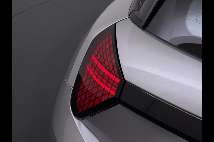 MINI Cooper E 40.7kWh SOH 99% Navi Camera Apple Carplay Android Auto Cruise Control Pdc Lmv DAB Led Regen-Lichtsensor Bluetooth Dodehoek detector Rijstrooksensor WiFi Isofix Origineel Nederlandse Auto Fabrieksgarantie tot 7-2-2028 Accu garantie tot 7-2-2033/160.000km