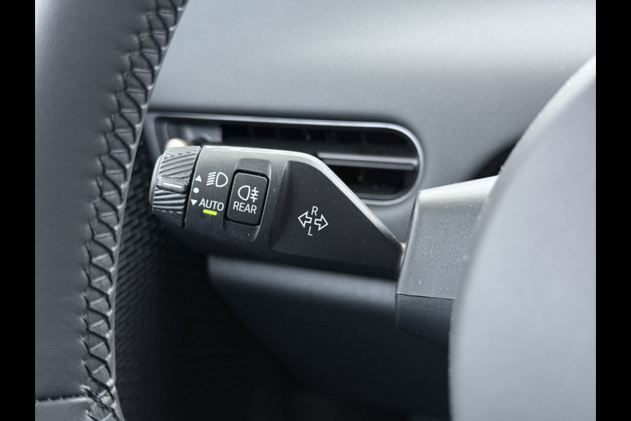 MINI Cooper E 40.7kWh SOH 99% Navi Camera Apple Carplay Android Auto Cruise Control Pdc Lmv DAB Led Regen-Lichtsensor Bluetooth Dodehoek detector Rijstrooksensor WiFi Isofix Origineel Nederlandse Auto Fabrieksgarantie tot 7-2-2028 Accu garantie tot 7-2-2033/160.000km