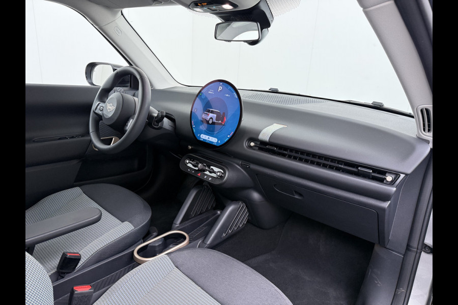 MINI Cooper E 40.7kWh SOH 99% Navi Camera Apple Carplay Android Auto Cruise Control Pdc Lmv DAB Led Regen-Lichtsensor Bluetooth Dodehoek detector Rijstrooksensor WiFi Isofix Origineel Nederlandse Auto Fabrieksgarantie tot 7-2-2028 Accu garantie tot 7-2-2033/160.000km