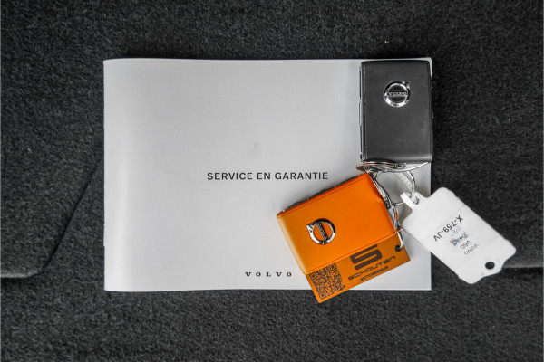 Volvo V60 Cross Country 2.0 B5 AWD Plus Camera Stuur & Stoelverw H/K Memory Standverwarming