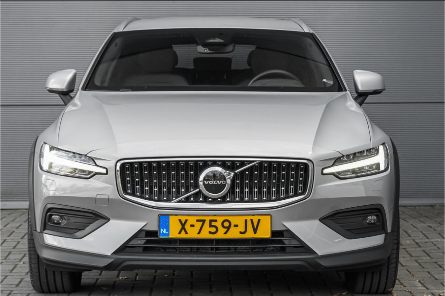 Volvo V60 Cross Country 2.0 B5 AWD Plus Camera Stuur & Stoelverw H/K Memory Standverwarming